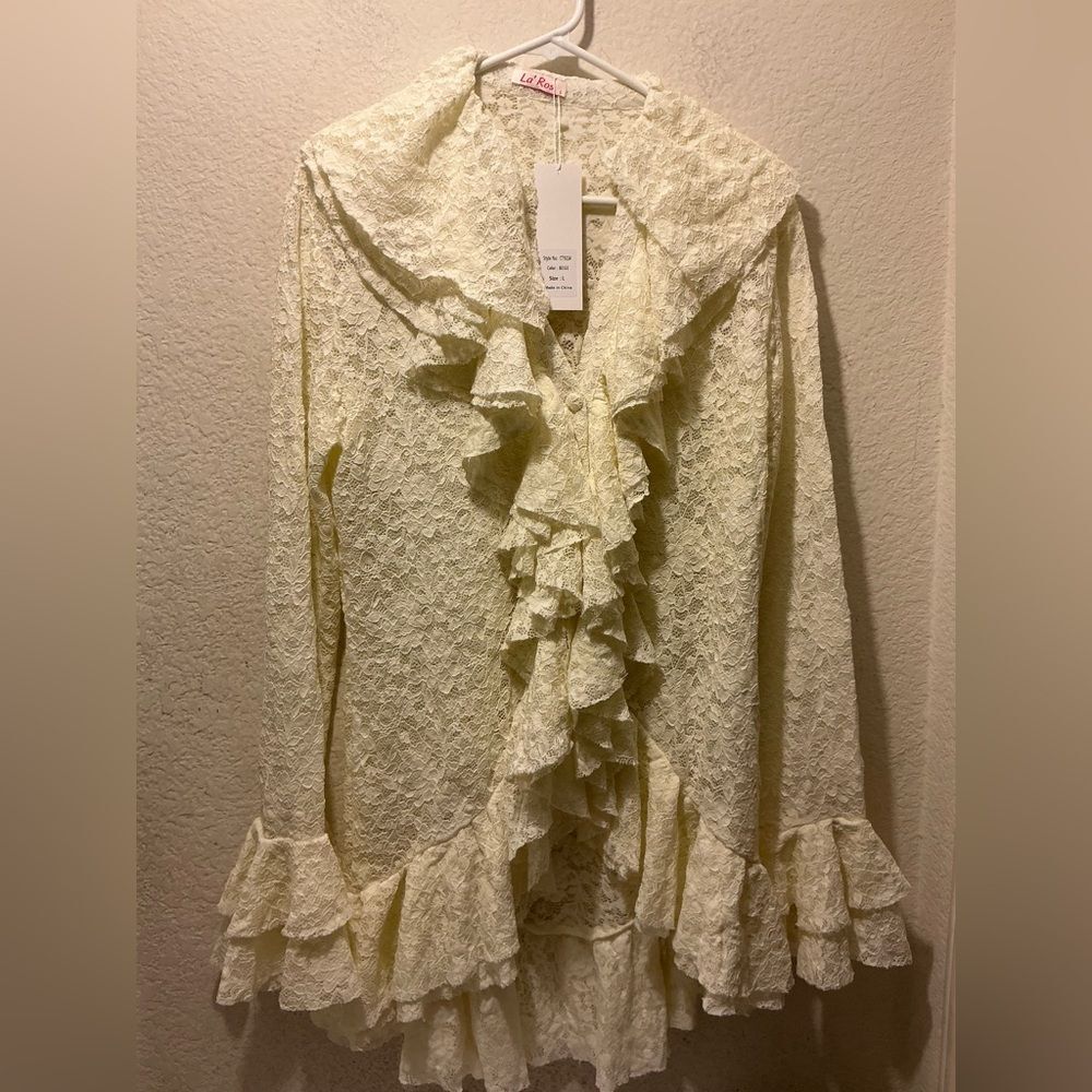 NWT La' Ros Lace Blouse in beige
